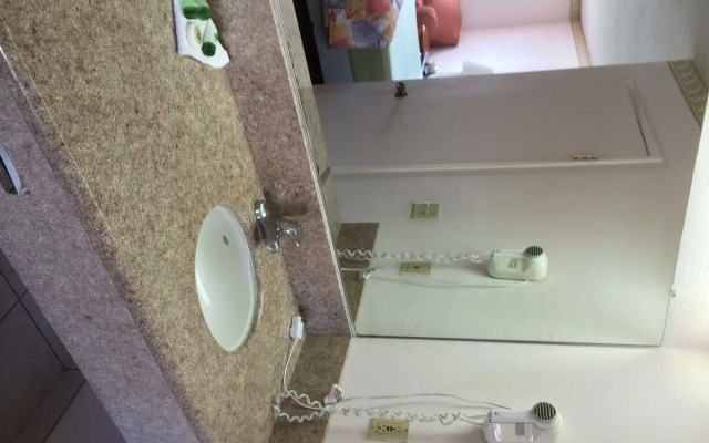 Alamo Inn & Suites