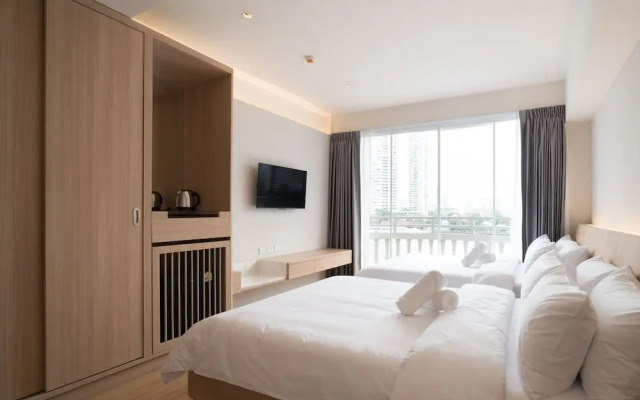 BEAT. Warii Hostel at Chaophraya River