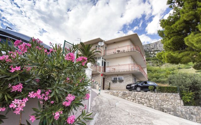 Apartment Rozari - family friendly & sea view: A1-Ivana  Brela, Riviera Makarska