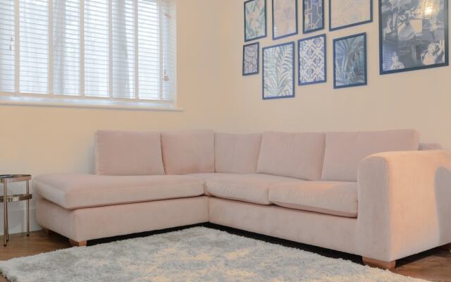 Refurbished 2 Bedroom Flat in Haggerston