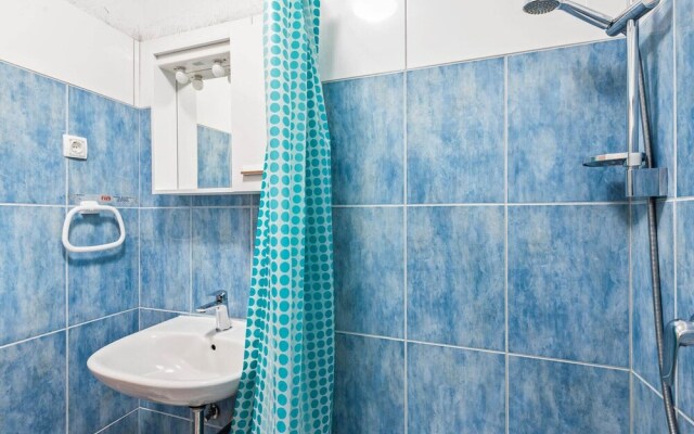 Pleasant Apartment in Posedarje near Sea