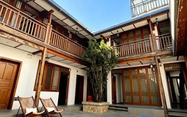 Chunzhi Xiao Holiday Villa Courtyard Vacation Apartment (Gucheng South Gate) — 2-star hotel in Lijiang