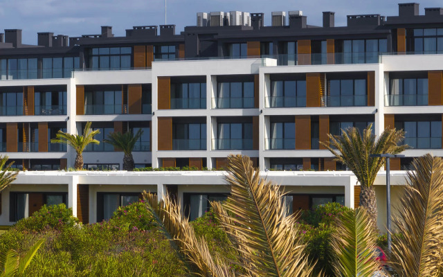 White Residences (Sea Breeze Resort)