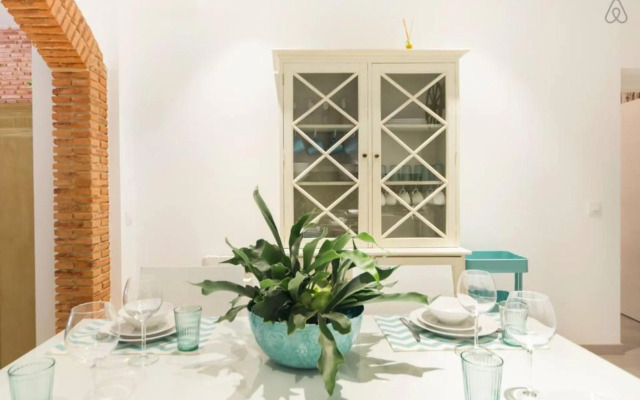 Explore a Walkable Neighborhood around a Comfy Apartment