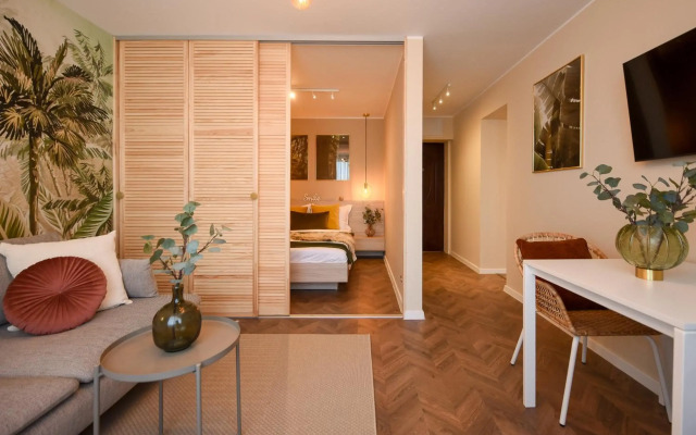 TROPICAL FEEL. 2BR Apt at Sala Palatului