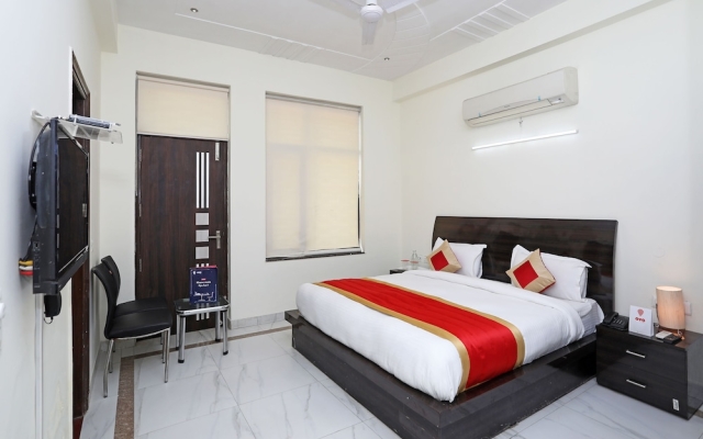 OYO 10928 Go Rooms