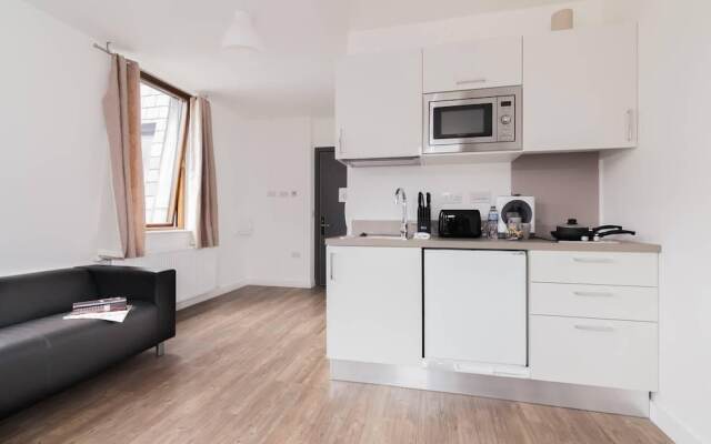 Spacious And Elegant City Centre Studio!