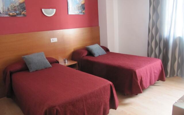 Hostal y Apartamento Molí de Mar