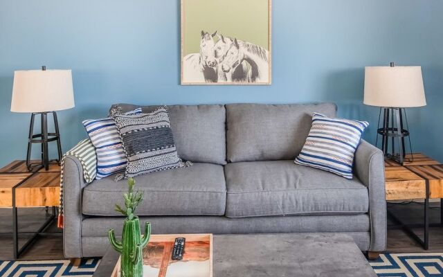 Charming 1BR With Pool by WanderJaunt