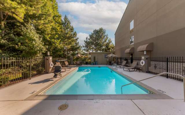 Best Western Plus Russellville Hotel & Suites