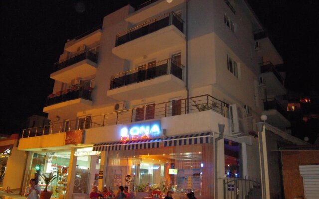 Bona Dea Club Hotel**& Cafe
