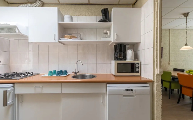 Well-kept Bungalow With Fireplace Near Valkenburg