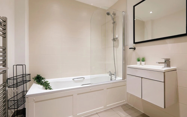 Modern Contemporary 2 Bed With Garden