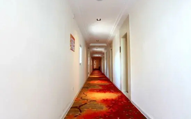 Huayi Hotel (Zibo Ancient Shopping Center)