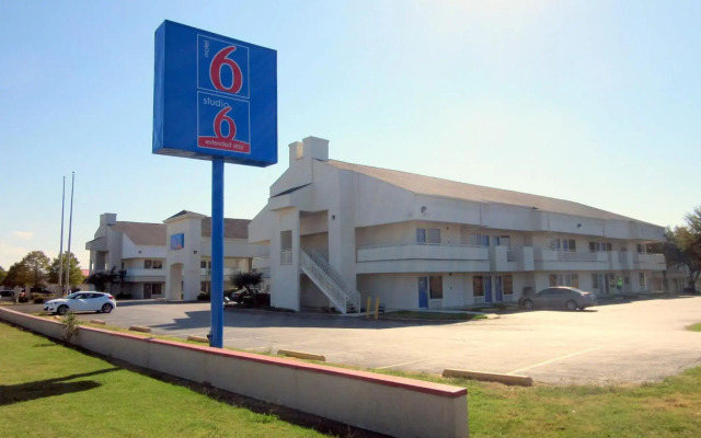 Motel 6 Dallas - Irving DFW Airport East