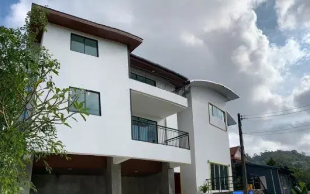 Hillside Studio Vacation Apartment with Pool