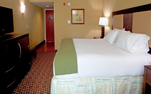Holiday Inn Express & Suites Chaffee-Jacksonville West by IHG