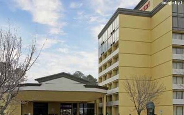 Clarion Inn & Suites By Hampton Convention Center