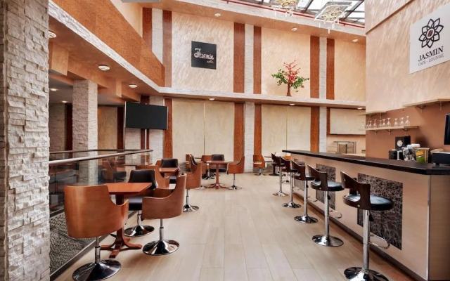 Days Hotel and Suites by Wyndham Dakar