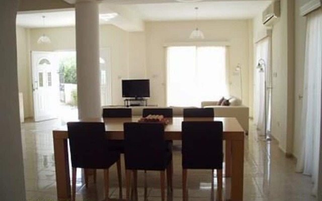 3 Bed Villa 10 Minutes Drive From Beautiful Beach