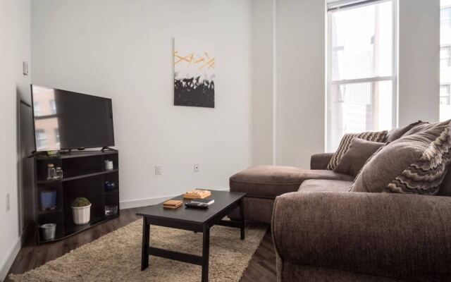 Sleek Modern 1 BR Loft Theater District