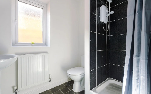 5 Bed House Manchester by MCR Dens