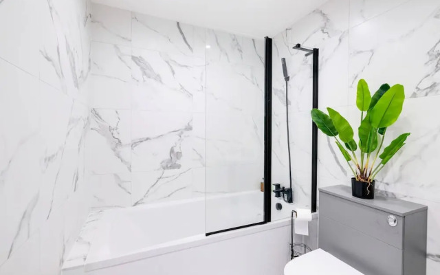 Luxury 1 & 2 bed Apartment free parking