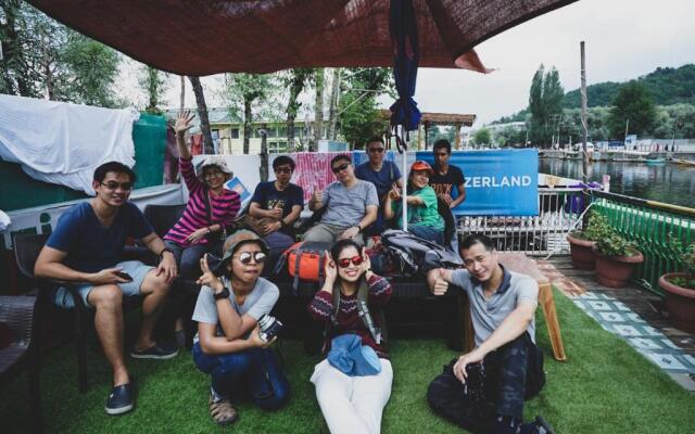 S Group Of Houseboat
