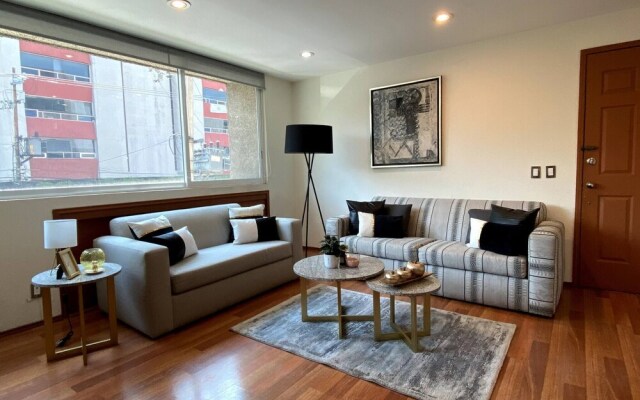 Large and Comfortable Apartment in Napoles Area Neighborhood