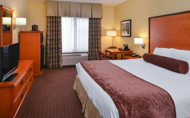 Best Western Plus Cascade Inn & Suites