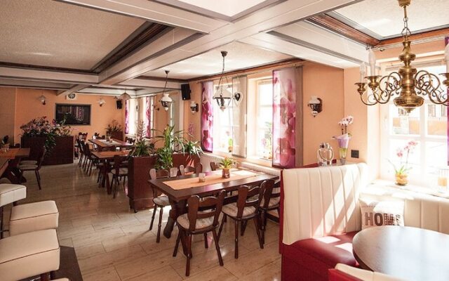 Gaststätte & Pension  Zur Krone