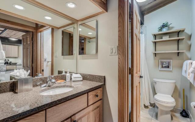 Laurelwood Condominiums Studio Premier Unit 308