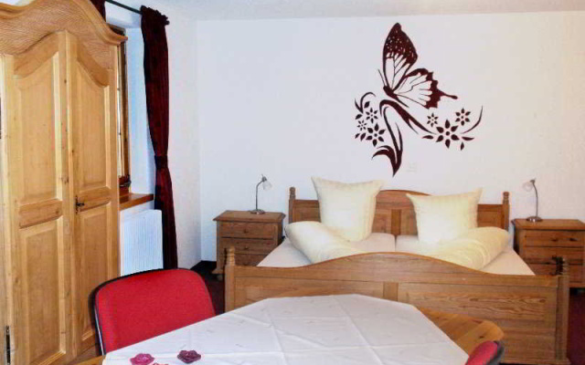 Landgasthof Sommerfeld – Guest Rooms – Jenaz