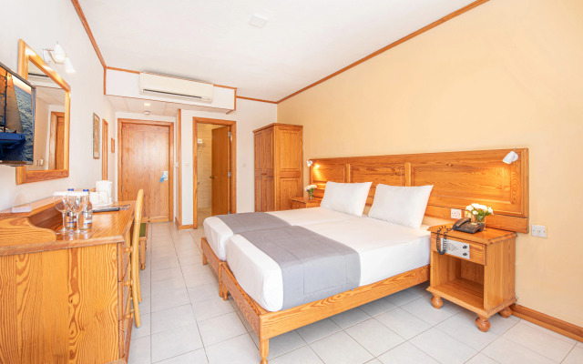 Gillieru Harbour Hotel