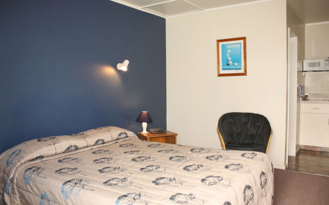 Commodore Court Motel