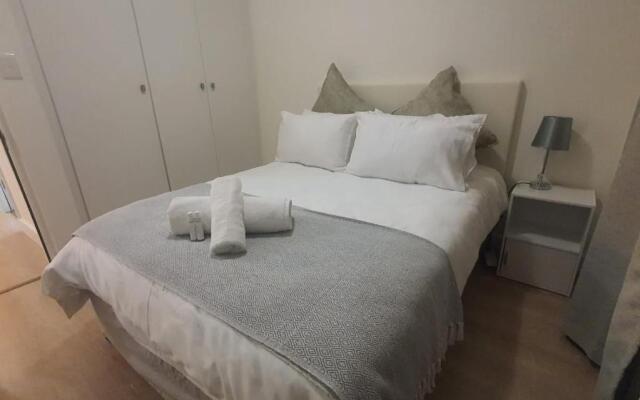 Stunning, Modern 1 bedroom Apartment Sandton