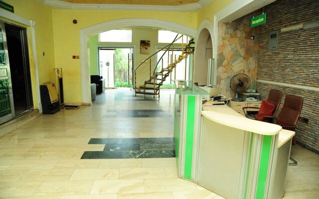 Richton Hotel & Suites
