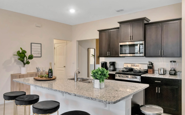 7 Bedroom/ 5 Bathroom Solterra (7599 OL), Davenport, US