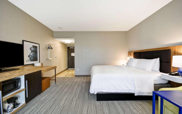 Hampton Inn & Suites Detroit/Warren