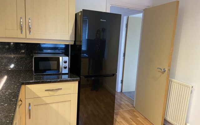Royal Oak Apartment in Manchester Central Location