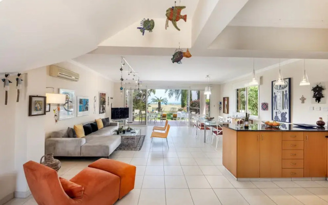 Larnaca Chelidonia Seafront Villa