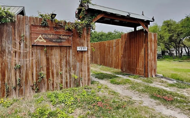 Sabaidii Guesthouse A & B