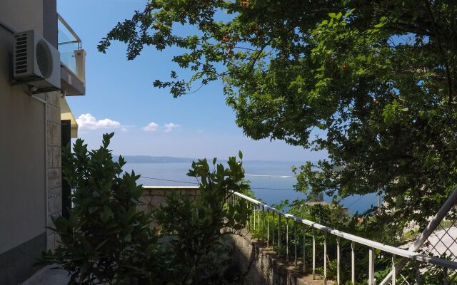 Apartment Iva - with beautiful view: A1 Omis, Riviera Omis