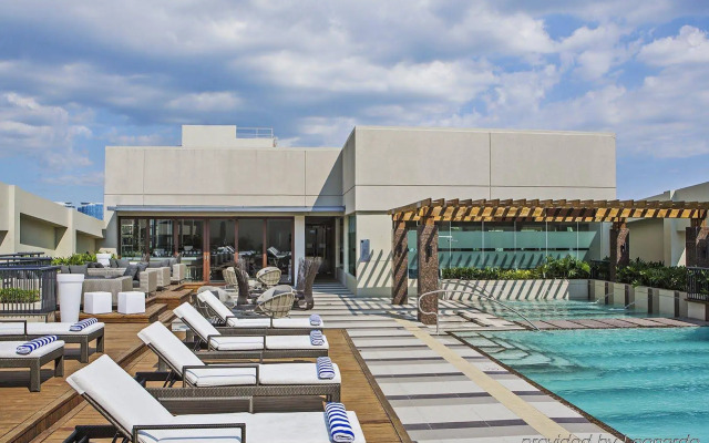 Holiday Inn & Suites Makati by IHG