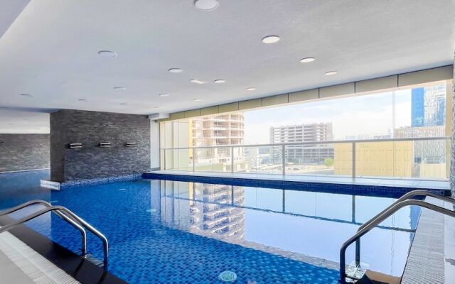 Lux The Marina Sea View Suite 2