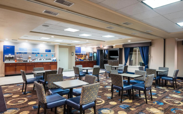 Holiday Inn Express & Suites Lathrop by IHG