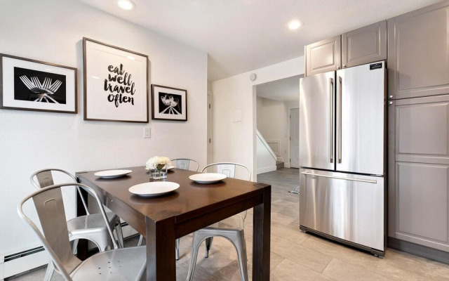 Comfortable Abode Near Historic Downtown