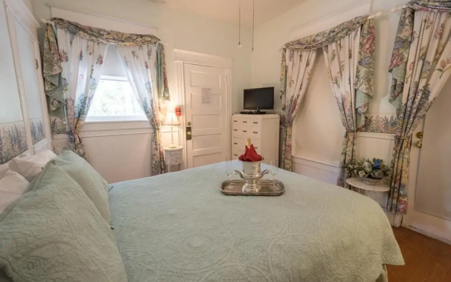 Southern Wind Inn Bed & Breakfast
