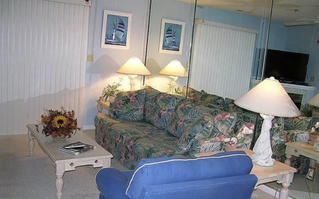 Harbour Club B16 2 Bedroom Condo by RedAwning