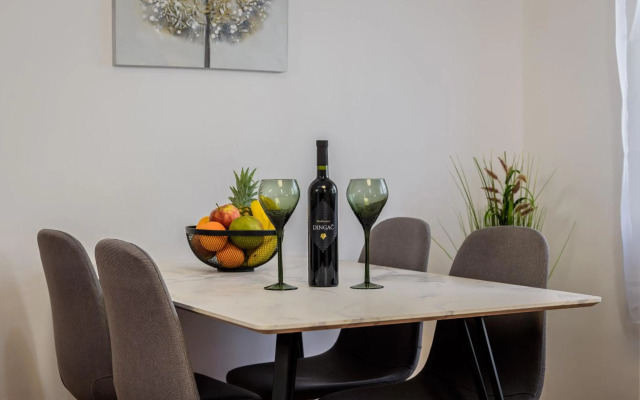 Four Seasons Apartment - FREE PARKING